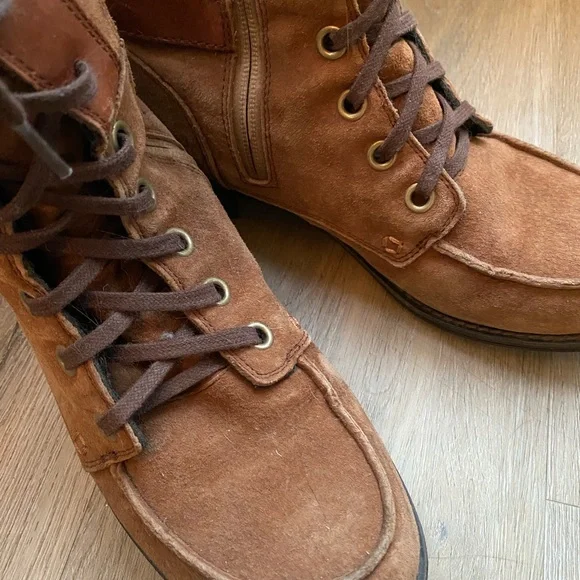 The North Face Tan Lace-Up Women's Boots. - Picture 3 of 7